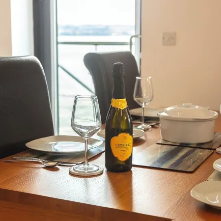 Luxury apartment with beautiful sea views. Private parking, lift and hot tub.