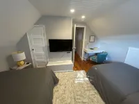 Entire 2 BedRoom Duplex home walk to Hofstra University and Nassau Coliseum