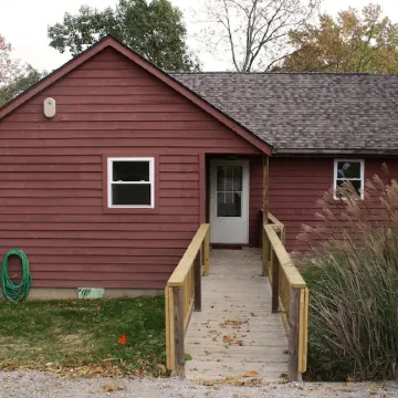 Hot Tub - Minutes from Winetrail, SIU, Giant City, Cedar Lake, Shawnee Forest!