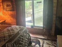 A Stream  runs through it. Comfy little cabin with a stream by your bedroom. Hotels in Oscoda County