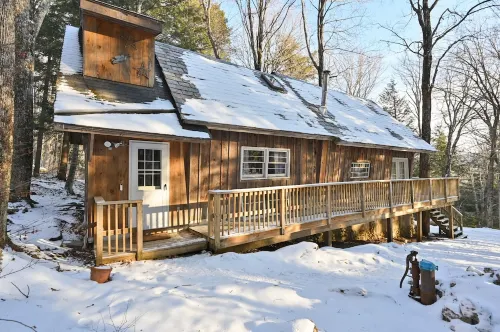 Chic Cabin with Fireplace at Stratton Mountain