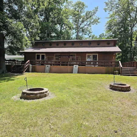 Lake Themed Cabin - Direct Water Access - Free Kayaks