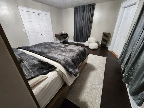 Spacious and luxurious 3-bedroom home w/jetted bathtub