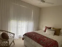 Close to the beach and shops Hotel dekat Torquay Beach