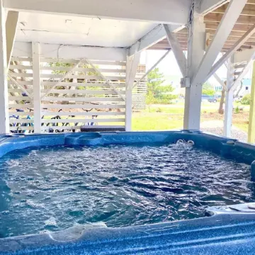Cozy Kitty Hawk Cottage with Hot Tub, Fire pit and Ocean View