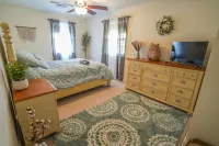 New River Gorge Oasis-Hot Tub- Game Room- Fire pit- Good Vibes
