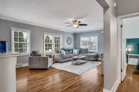 Spacious & Immaculate Dog-Friendly Gem, Near UWL, Washer/Dryer & Fire Pit! Hotels in La Crosse