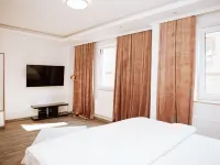 Comfortable, newly renovated apartments with a view of the Moselle Hotéis em Zell