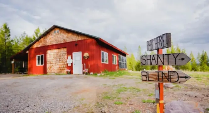 Star-gazing, pet-friendly, remote The Blind Cabin with Hot Tub near Missoula, MT
