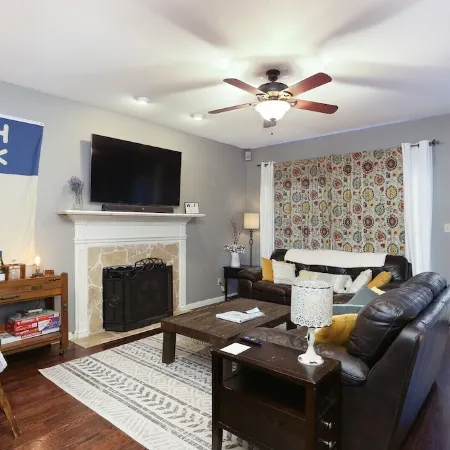 Relax, Dine, Shop! Cozy Downtown Boerne Home, Less Than 1 Mile from Main St!