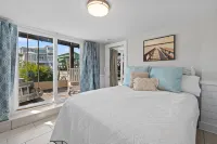 2nd Row, 2 minute walk to sand, Pool, Sleeps 6, - Downstairs