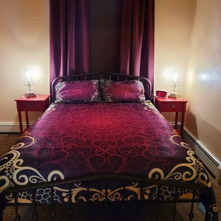 STAY AT THE JORDAN HOUSE IN THE  ❤️ OF DEADWOOD!  PERFECT FOR COUPLES!