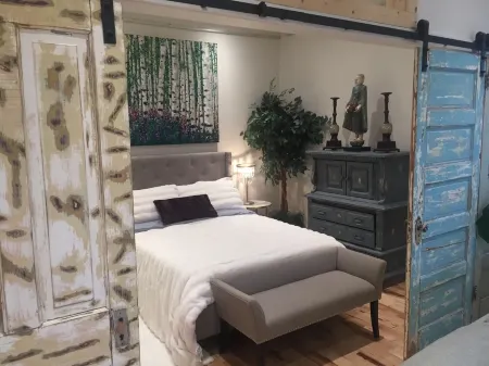 Sleep & Stay where Wild Bill Hickock and Calamity Jane played cards Отели в г. Ред Лодж