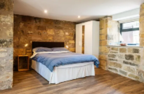 CROSS HOUSE STUDIO Dog Friendly Stone Barn Conversion in the Heart of Warkworth