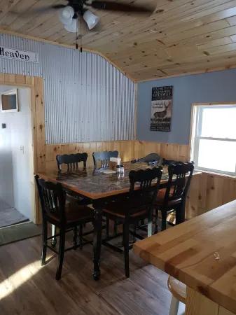 Petoskey - Cozy, Peaceful Cabin in the Woods. Close to Trails and Lakes!