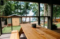 Secluded WATERFRONT CABIN with wifi, private dock with boat lift and courtyard