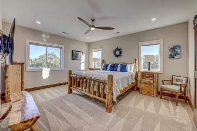 Luxury 3475sq ft 5 bed, 5.5 bath. Private hot tub. Zion/Bryce. 7th Night Free!