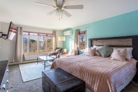 Amenity-Rich Fun Cabin~HotTub*GameRm*20-min to Ski