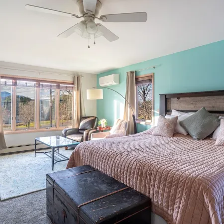 Amenity-Rich Fun Cabin~HotTub*GameRm*20-min to Ski