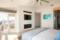 New Lux Ocean View Penthouse Del Mar w AC, Beach Access, Pool, Hot Tub