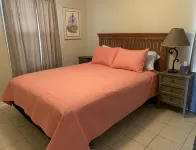 Paradise Palm Beach House Hotels near Texas Maritime Museum