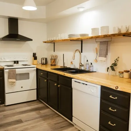 "Morning View 4” Cozy Modern Stay - College/Hiking
