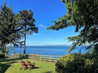 Top Rated! Stunning Waterfront Island Paradise home Port Townsend Marine Science Center 주변 호텔