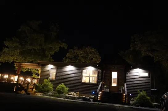 THE VIEWS! Minutes from Garden of the Gods, Shawnee with Highland cows & a pool!