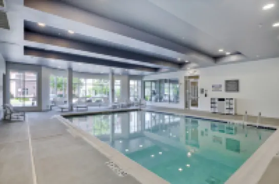 ダブルツリー バイ ヒルトン ローリー - ケーリー