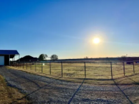Barndominium on Gorgeous Ranch! Hotels in McClain County