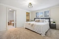 Newly Renovated, Modern Sleeps 21, Newly Added AC/Heating Units in Each Bedroom. Hotels near Milner Historic Recreation Area