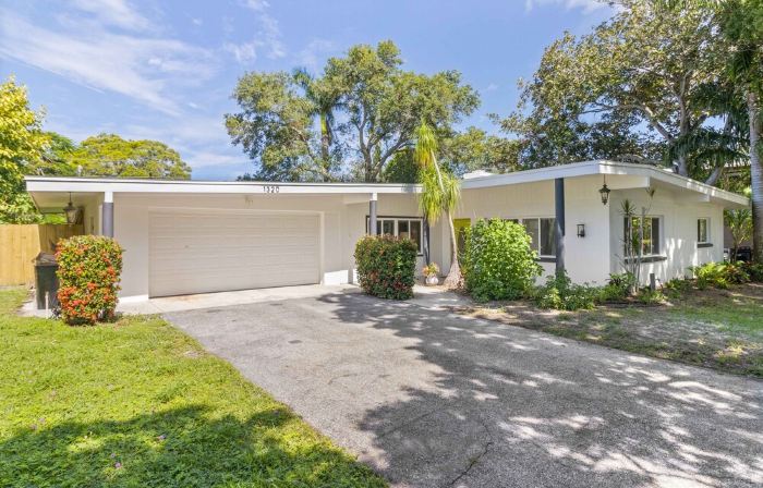 Fall in Love with This Gorgeous Pool Home Mins from Anna Maria! Pet Friendly!