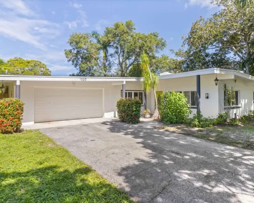 Fall in Love with This Gorgeous Pool Home Mins from Anna Maria! Pet Friendly! Hotels in West Bradenton