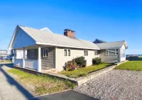 Beachfront Scituate Harbor view home short walk to downtown cafes & Lighthouse