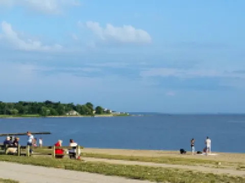 Cozy cottage in  Warwick's West Bay Hotels in Warwick