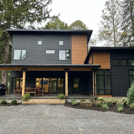Modern House at Easy Street on the River- Large sports field and River Access!