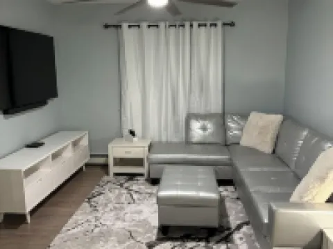 Fully Modern 3 Bedroom 65" Tvs Cable Bluetooth Speakers Etc Hotels in Islip