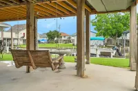 Waterfront, King Suite, Fully Stocked, Minutes from New Orleans, Pets Welcome