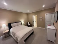 Spacious 2 BR/2.5 BA Townhome, 3 mi from Campus