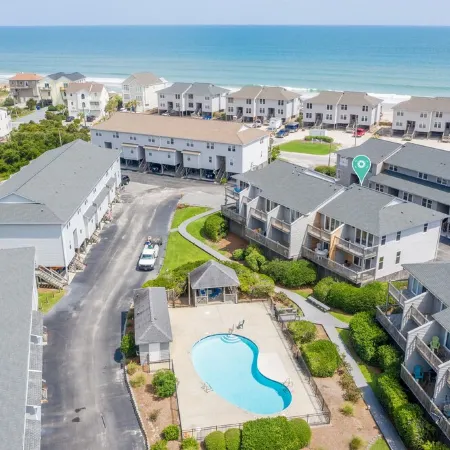 Quiet Island Hideaway with private beach access/pool, near shops and food.