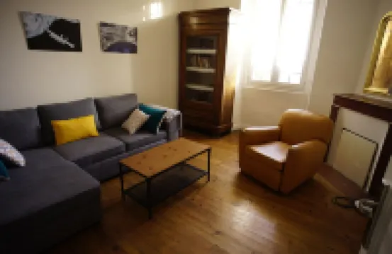 Lourdes Independent character apartment ground floor near downtown