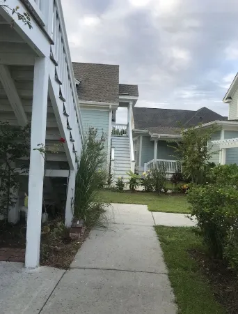 Intimate low country Carriage House with gorgeous appointments!