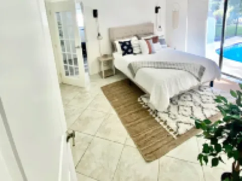 Cheerful 1 bedroom guest suite with pool and yard Hotels in Spring Hill