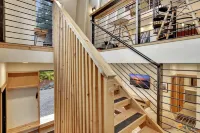 Beautiful Girdwood Cabin with Sauna & Steam Shower