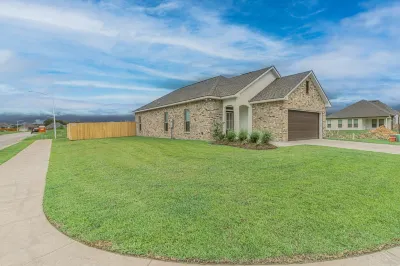 Cozy NEW Home in the Heart of Lafayette! Hotels near Lafayette Regional Airport
