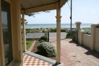 Esplanade Beach House with beautiful sea views 세마포어 호텔