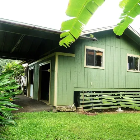 Great location between Hana Town and Hamoa Beach, private, family-friendly