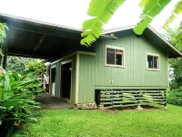 Great location between Hana Town and Hamoa Beach, private, family-friendly Hotel dekat Hana Bay Beach Park