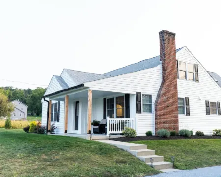 Spacious 5-bedroom house with WiFi, AC in welcoming Paradise 斯特拉斯堡酒店