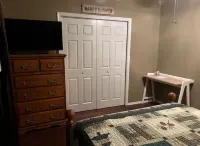 Black Bear Cabin, Gaming room and Boat parking